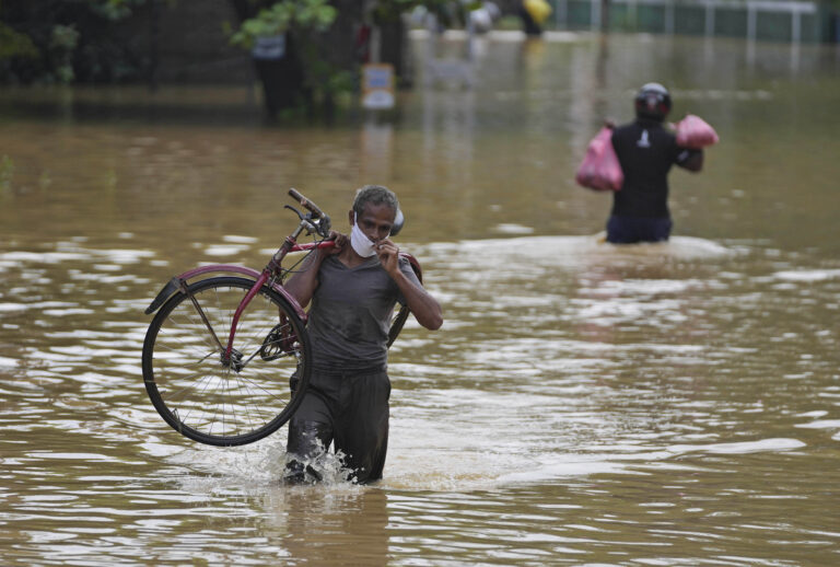 Heavy rains set to ease in India, Sri Lanka after at least 41 killed in floods