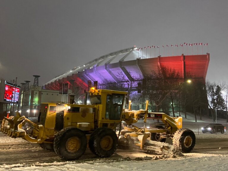 ‘Quintessentially Edmonton’ winter blast hits ahead of Canada-Mexico World Cup qualifying match