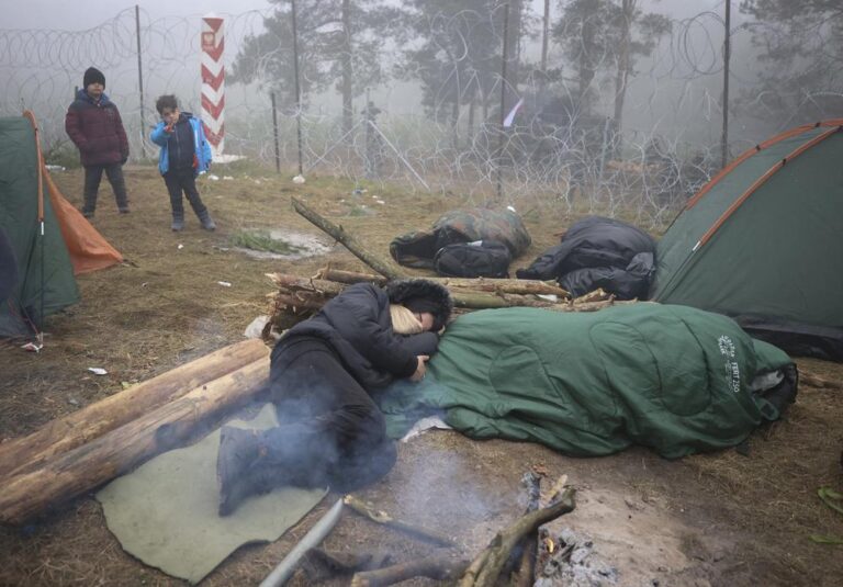 Russia sends warplanes over Belarus amid migrant dispute at Poland border