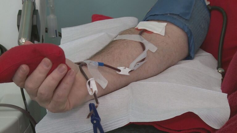 Canadian Blood Services to recommend end of blood donation ban on gay, bisexual men