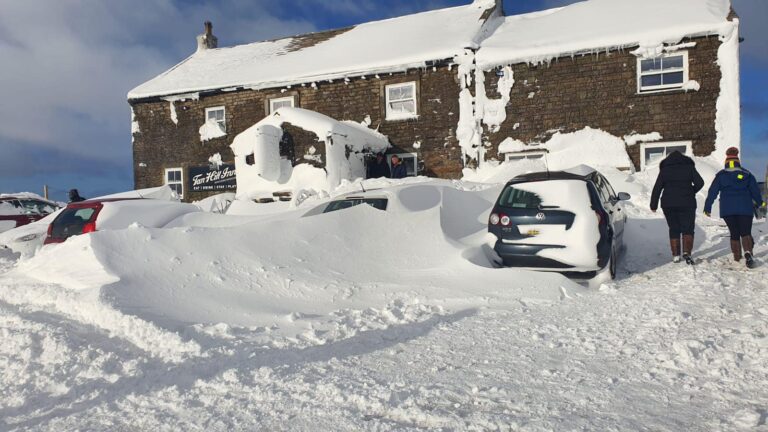 British pub patrons stranded for three days after major snowstorm