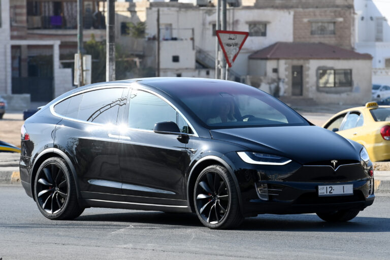Elon Musk says Tesla app outage has been fixed after owners reported errors