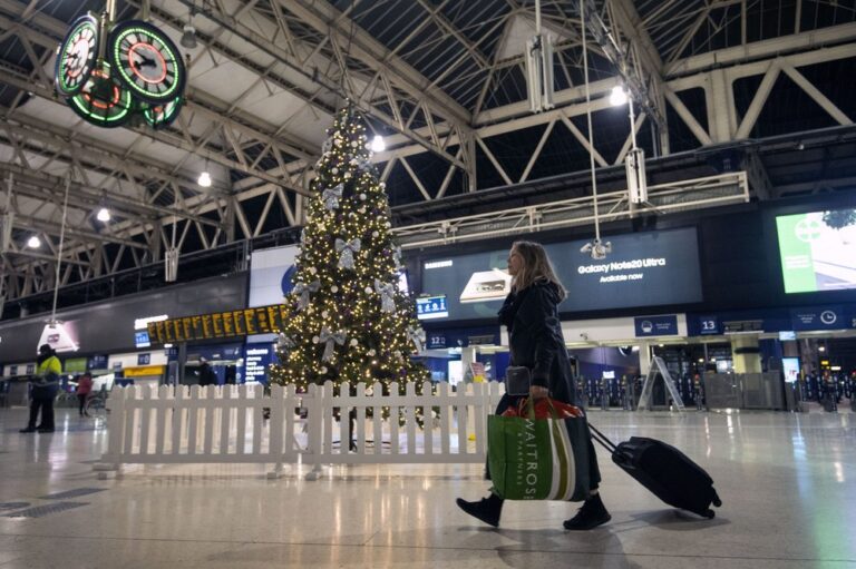 Canadians differ on holiday plans amid Omicron COVID-19 spread
