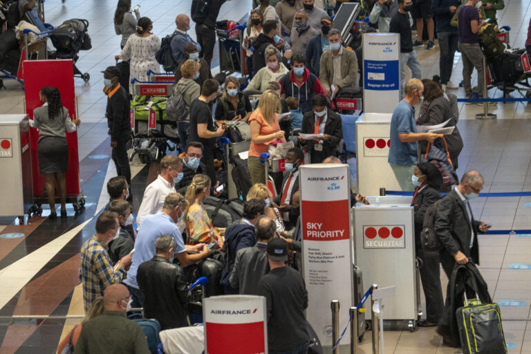 International travel advisory won’t stop Omicron spread, scientists say