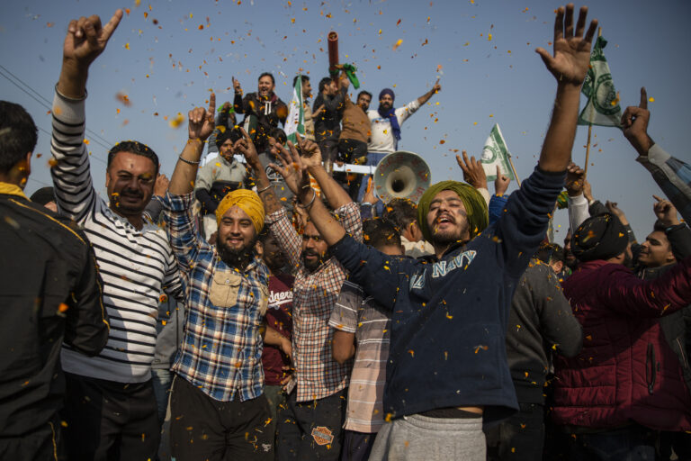 Jubilant Indian farmers begin return home following yearlong protests