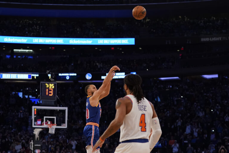 Stephen Curry sets NBA career record for most 3-pointers