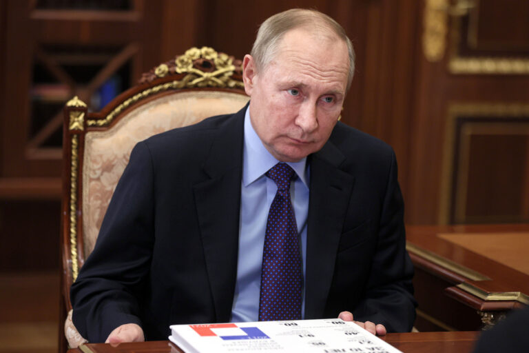 Putin warns Biden that Russia will retaliate if U.S. places sanctions