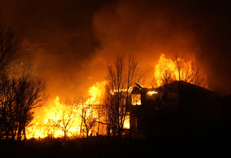 Colorado wildfires burn hundreds of homes and force thousands to flee