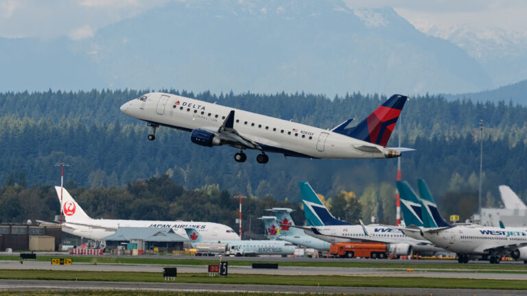 COVID-19 causes Delta, United, Lufthansa airlines to cancel flights over holidays
