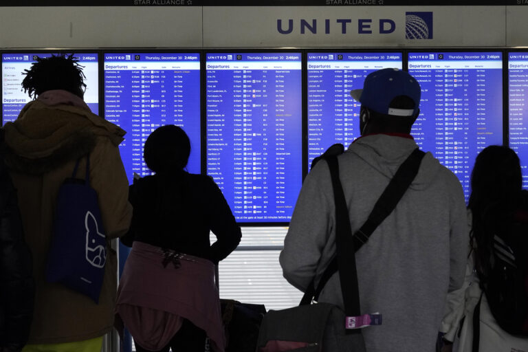 COVID-19 continues to cause flight delays, cancellations on New Year’s Eve