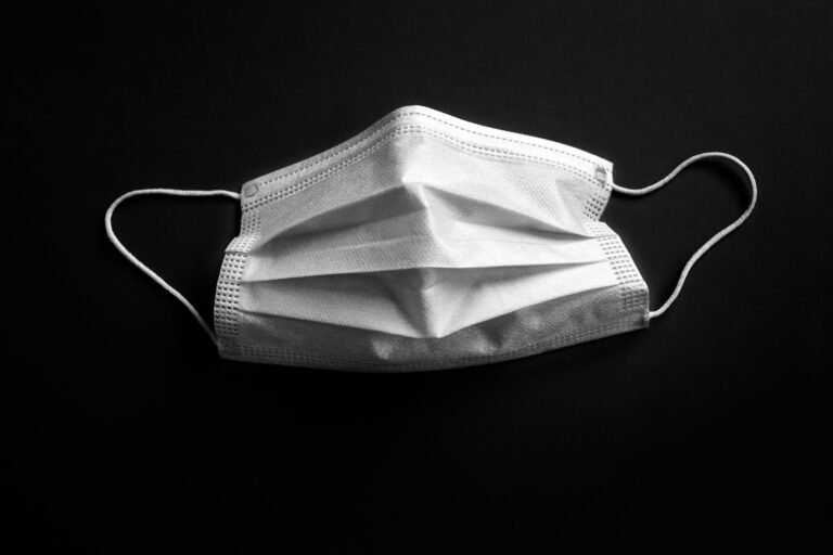 What masks work best against Omicron? Experts are divided, but most say ditch cloth masks