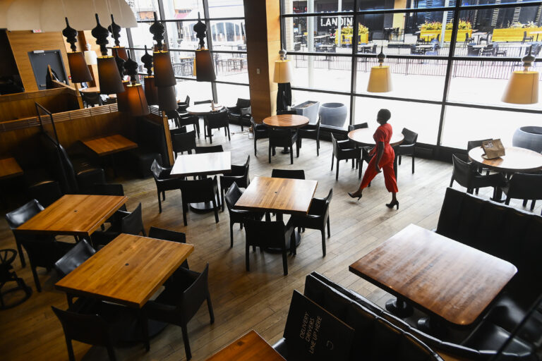 Omicron fears force Canadian businesses to prepare for the worst — another lockdown