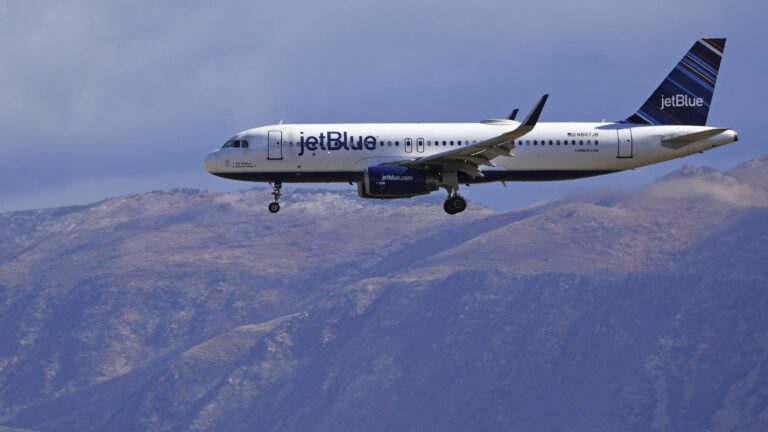 JetBlue cuts 1,280 flights through mid-January due to Omicron staff shortages