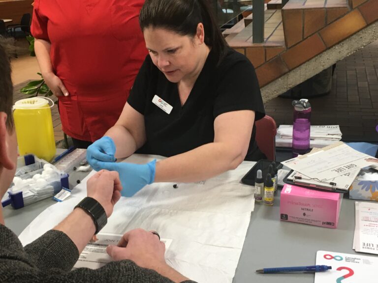 Canadian Blood Services asks Health Canada to drop ban on gay blood donation