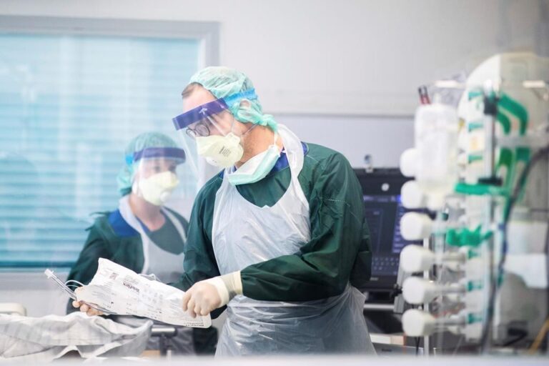 France reports record high of 208,000 COVID-19 cases in one day