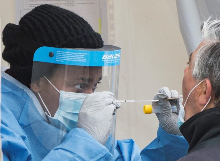 Quebec outlines conditions for health workers with COVID-19 to return to work