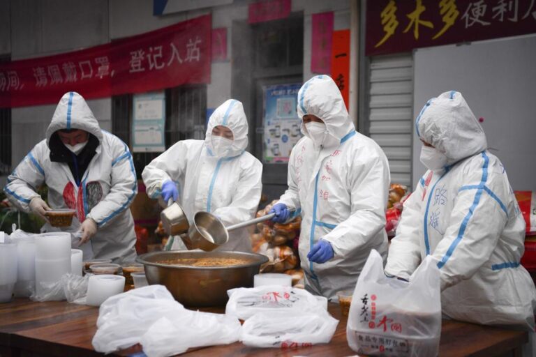 Chinese hospital officials punished after pregnant women denied entry, miscarries