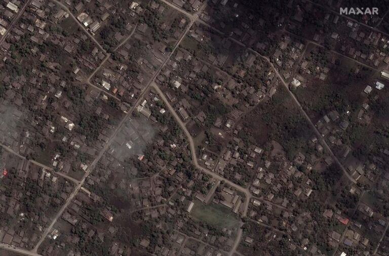 Aid to Tonga after volcanic eruption, tsunami delayed by thick ash on airport runway