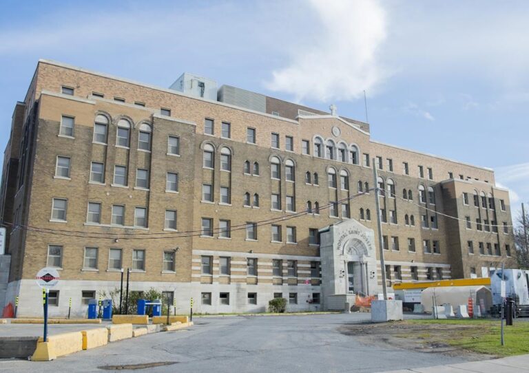 Lachine Hospital ER to continue operating at reduced hours due to COVID-19, sick staff