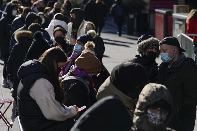 U.S. shatters global COVID record with 1.35M cases reported in a single day