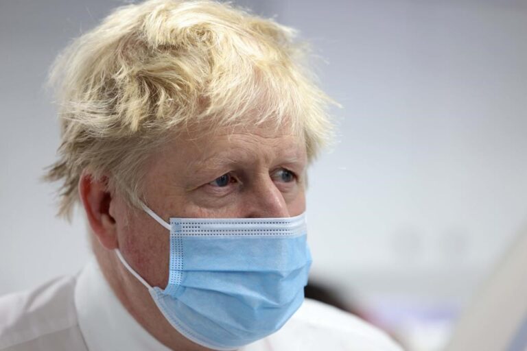 U.K. to drop COVID test requirement for fully vaccinated travellers Feb. 11