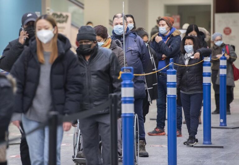 Omicron dims hope for achieving herd immunity against COVID-19, experts say
