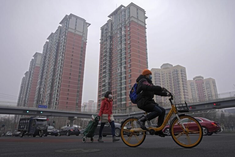Ahead of Winter Olympics, Beijing residents cope with abrupt COVID lockdowns