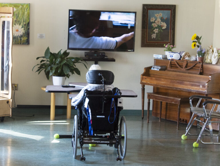 Calls grow to shorten COVID-19 isolation for Quebec seniors in care homes