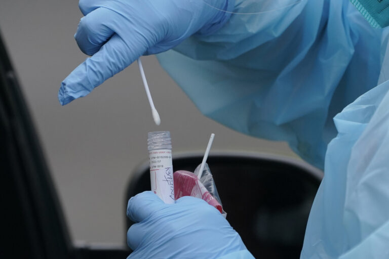 Ontario reports 3,448 people with COVID in hospital, 9,782 new cases