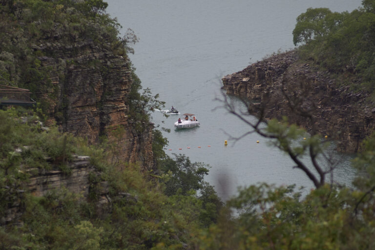 Death toll rises to 10 from rock collapse on pleasure boaters in Brazil