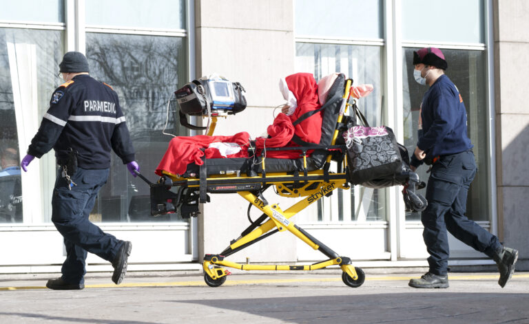 Quebec adds 52 new deaths as COVID-19 hospitalizations rise by 135 to almost 2,900