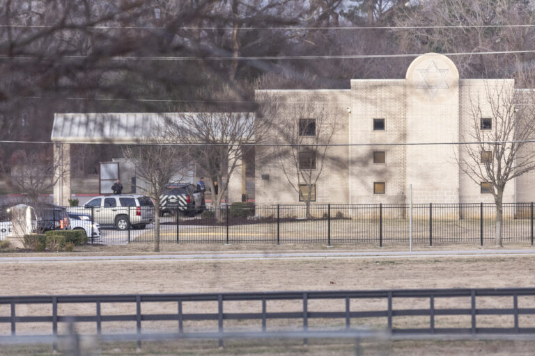 Texas synagogue hostages escaped right when FBI SWAT team moved in