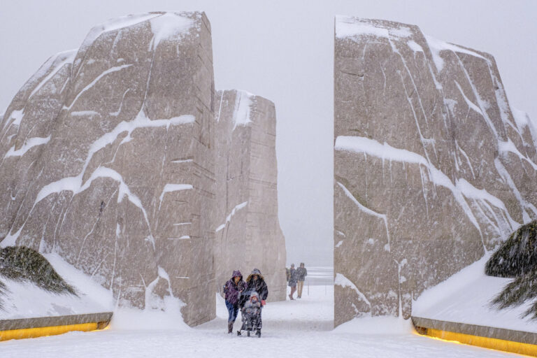 Major winter storm hits U.S. East Coast, thousands of flights cancelled