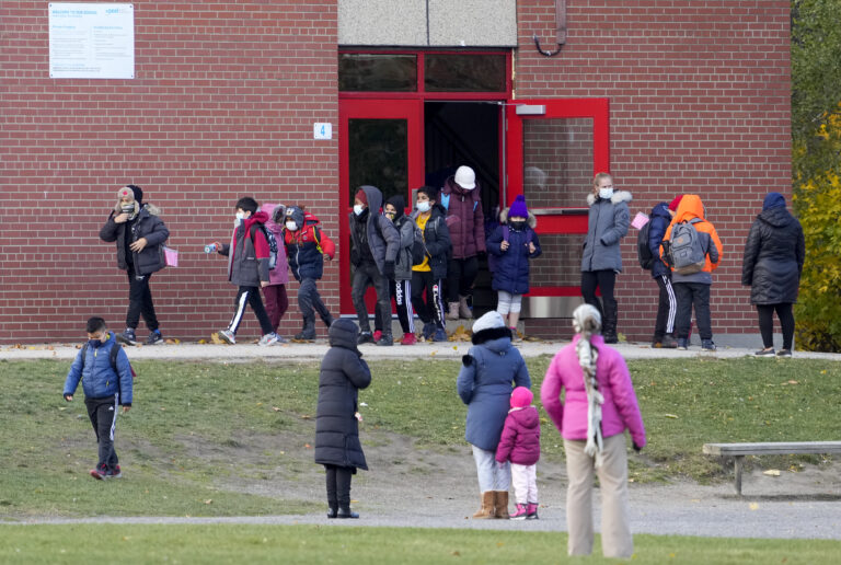 Ontario families scramble as Omicron forces 2-week school closure