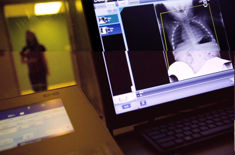Medical imaging backlogs plaguing Canadian hospitals, radiologists warn