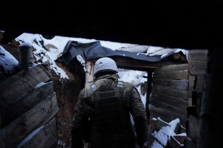 Ukrainian serviceman detained after 4 fellow soldiers, 1 civilian, shot dead
