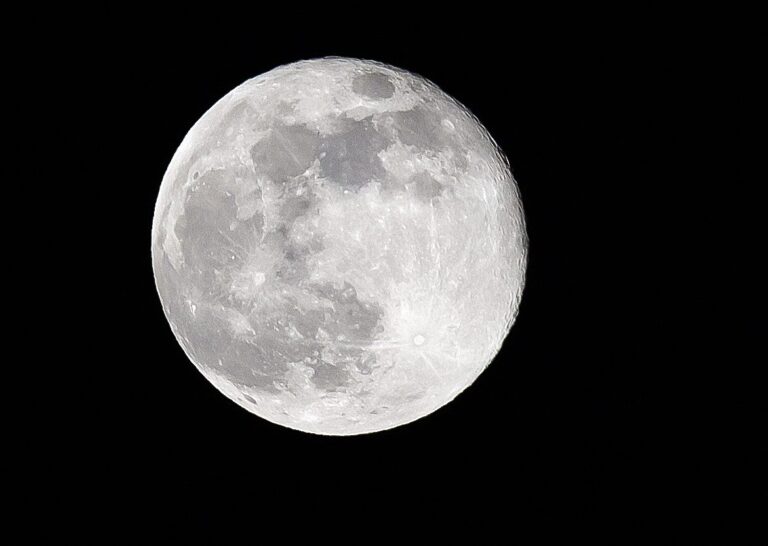 SpaceX rocket booster on collision course with the moon
