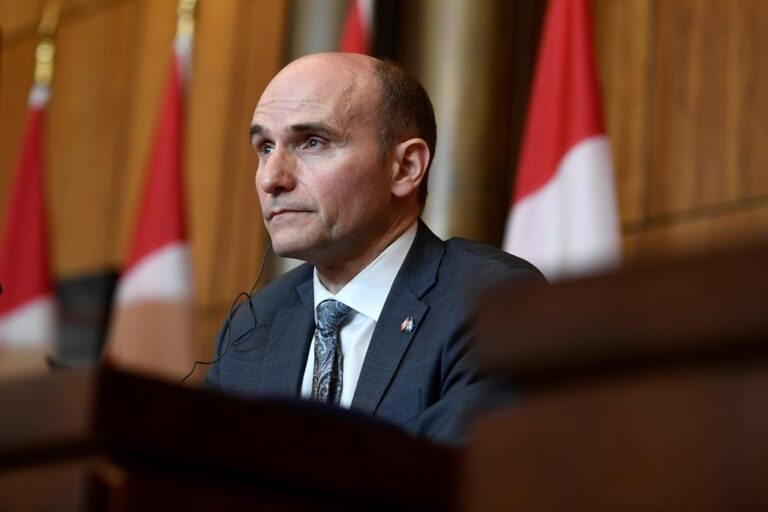 Ottawa vows update on COVID-19 border rules next week: ‘The worst is behind us’