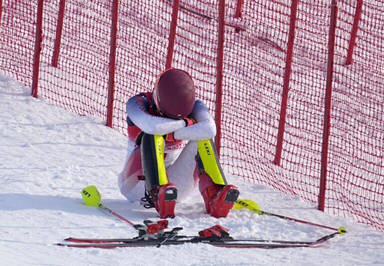Beijing Olympics: U.S. skiing star Mikaela Shiffrin stuns after failing to finish races