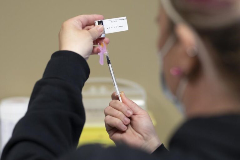 Ontario COVID numbers: 1,369 people in hospital, 394 in intensive care