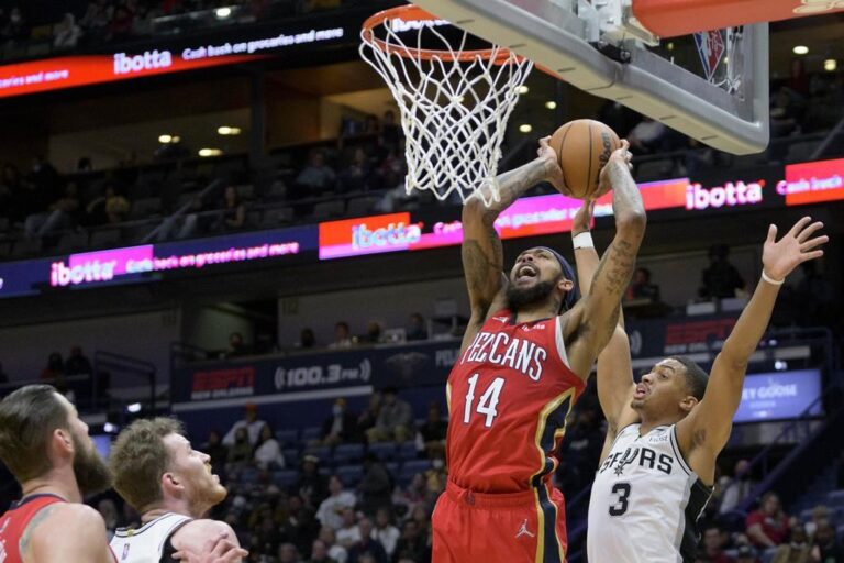 McCollum leads hot-shooting Pelicans past Raptors, 120-90