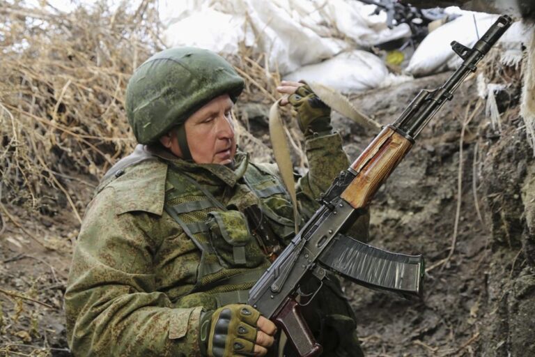 Pro-Russia forces in eastern Ukraine mobilize troops amid invasion fears