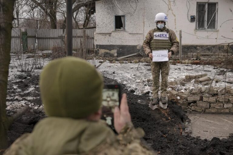 Eastern Ukrainians being evacuated to Russia as car bomb hits region