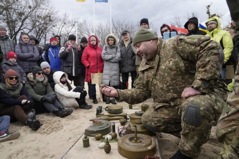 Putin recognizes independence of separatist Ukraine regions