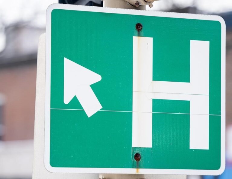 Ontario COVID numbers: 1,106 people in hospital, 319 in intensive care