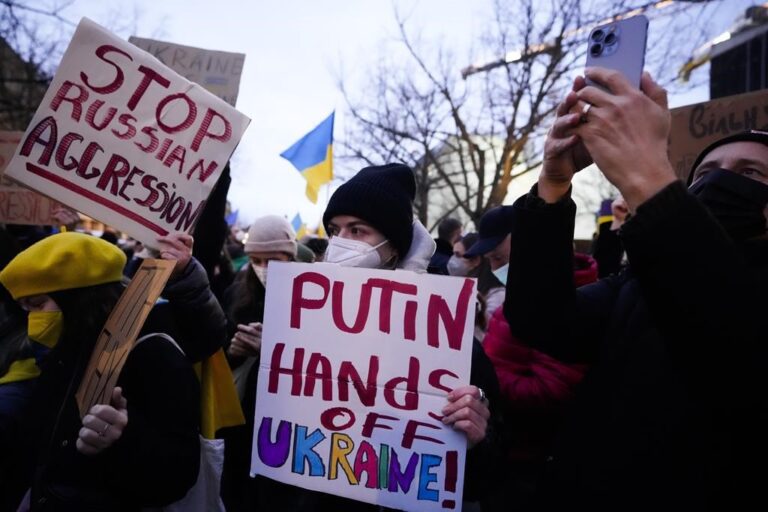 Ukraine crisis escalates as Europe braces for further strife