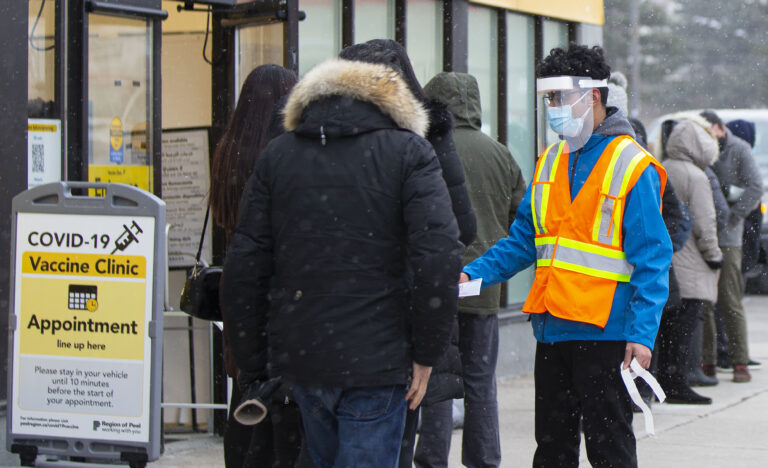 Ontario COVID numbers: 1,550 people in hospital, 384 in intensive care