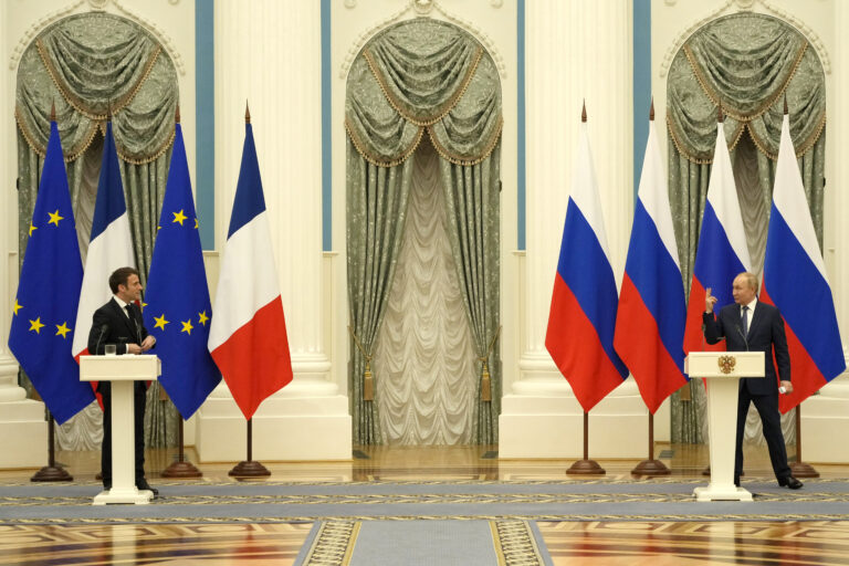 Putin tells French president Russia won’t escalate Ukraine crisis amid tensions