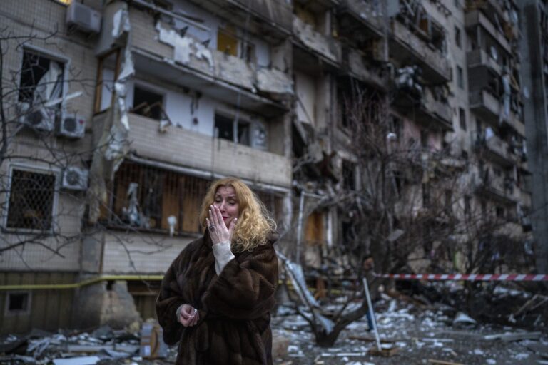 Explosions rock Kyiv as Ukraine capital prepares for Russian assault
