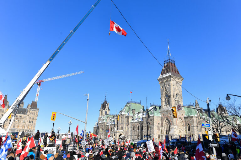 Truckers convoy: Ottawa residents show support for downtowners amid ongoing protests